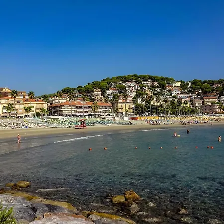 Beach, Seafront Sea-view Balcony - Happy * Laigueglia