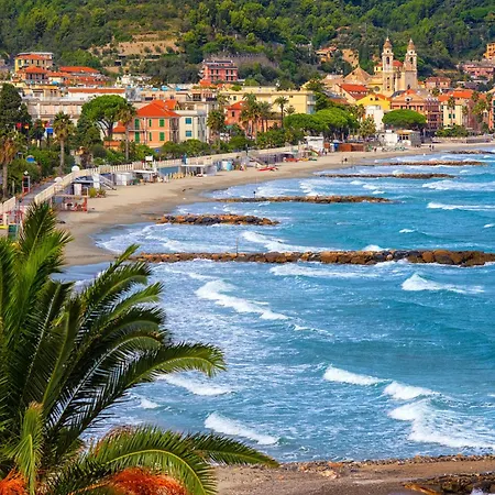 Beach, Seafront Sea-view Balcony - Happy