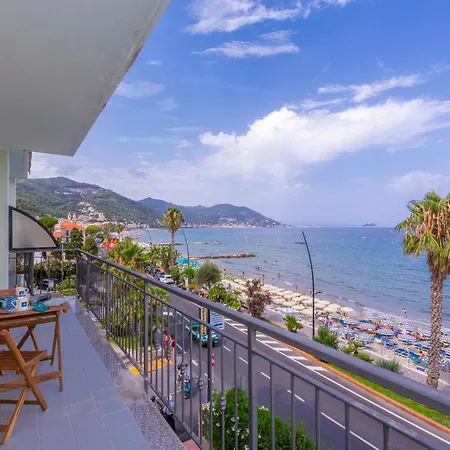 Appartement Beach, Seafront Sea-view Balcony - Happy *