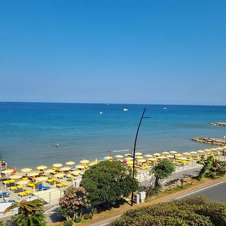 Beach, Seafront Sea-view Balcony - Happy Laigueglia