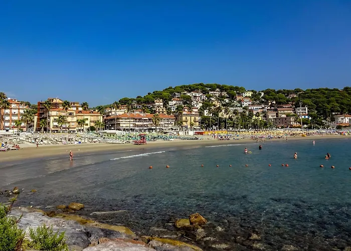 - Happy * Laigueglia