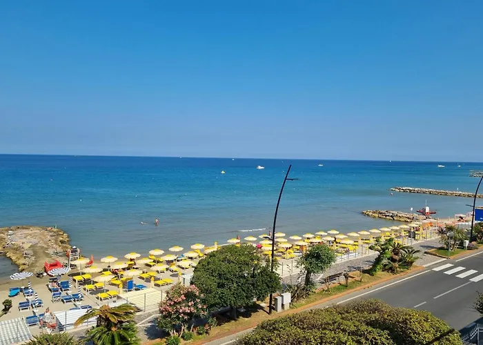 - Happy Laigueglia